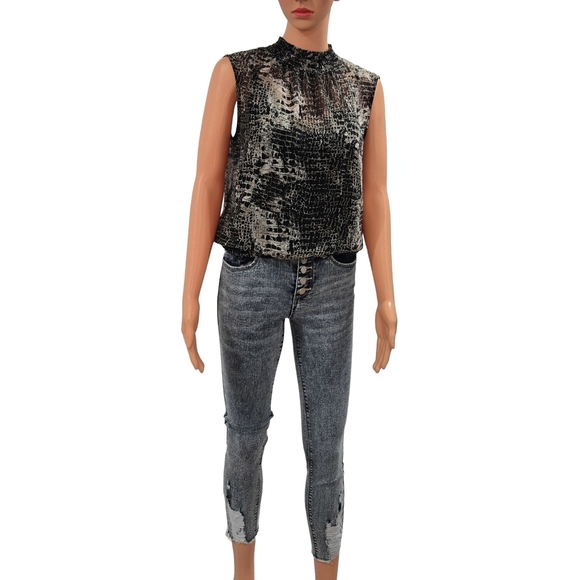 Sleeveless Mock Neck Animal Print Blouse - Picture 3 of 12